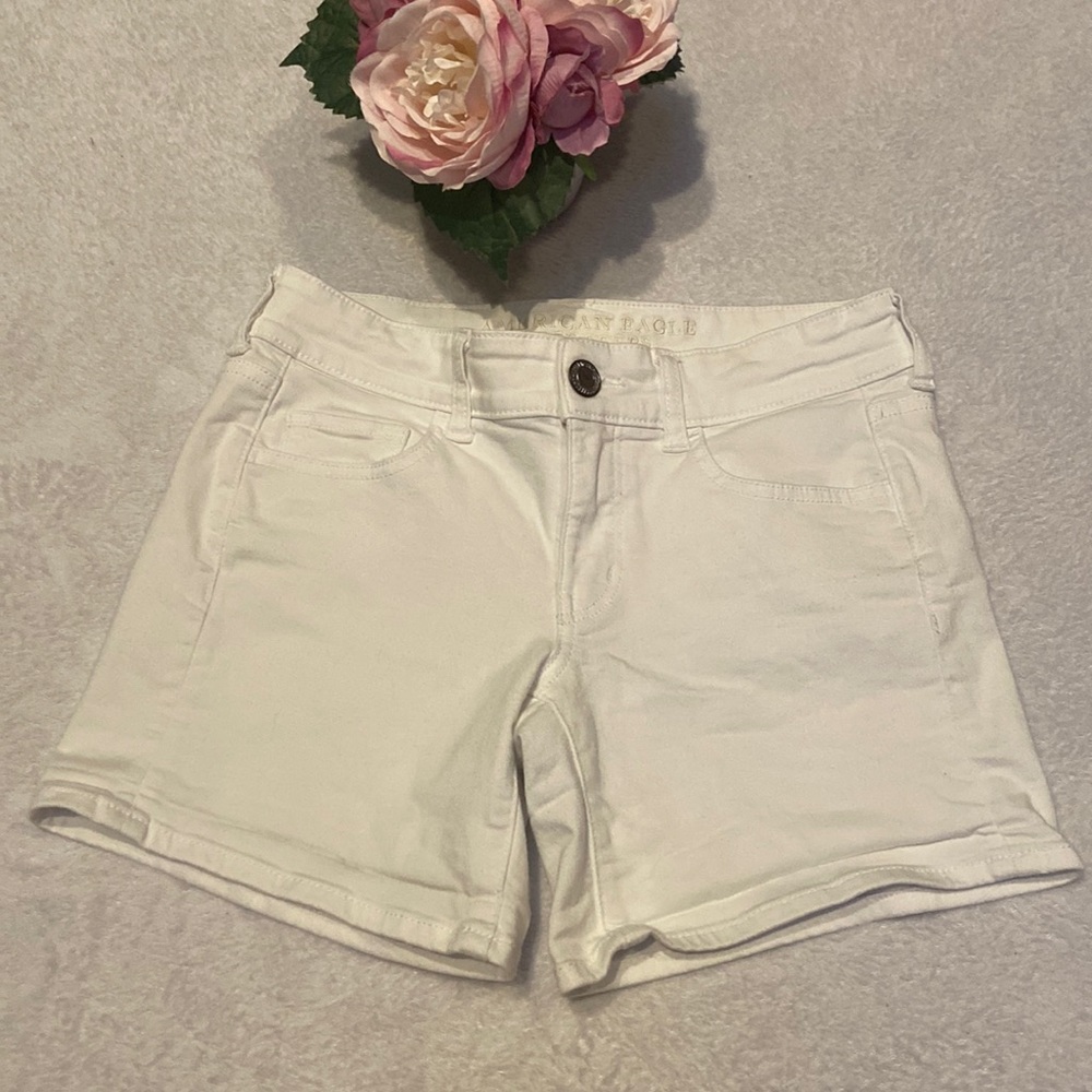 American Eagle Outfitters Super Stretch Size 4 White Shorts Pre-Owned